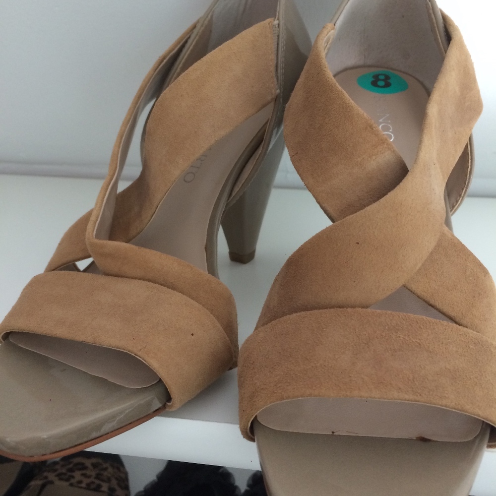 Suede/"Leather" pump. Size 8